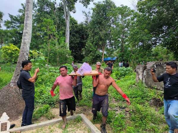 Sengketa Warisan Berujung Pilu, Dua Makam Pasutri di Madina Terpaksa Dibongkar Keluarga IMG-20260513-WA0000.jpg