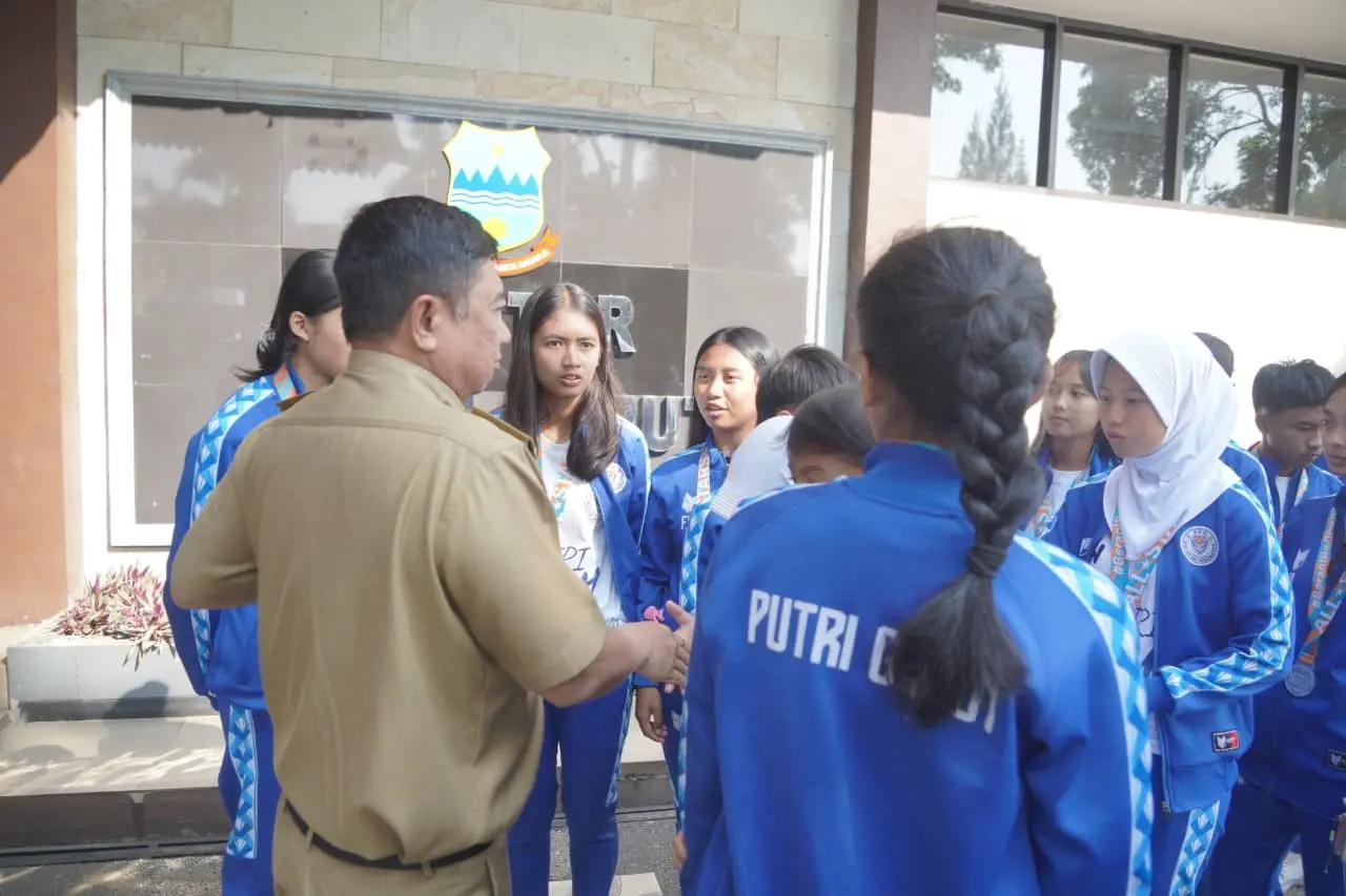 Raih Runner Up Hydroplus Soccer League All Stars U-18 Tim Putri Garut Terima Apresiasi Bupati IMG-20260714-WA0085.webp