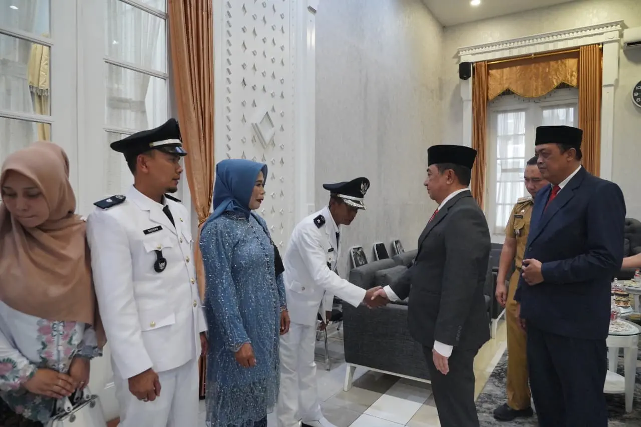 Lantik 3 Kepala Desa PAW, Bupati Garut Ingatkan Pentingnya Gotong Royong di Tengah Keterbatasan IMG-20260714-WA0087.webp