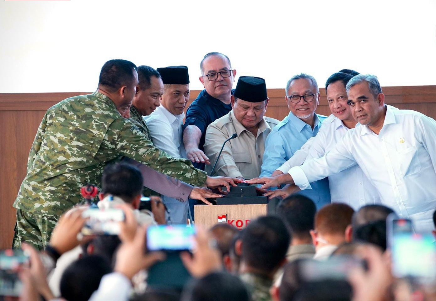 Menkop Ferry Juliantono Targetkan 20.000 KDKMP Siap Operasi Agustus IMG_20260516_200018.jpg
