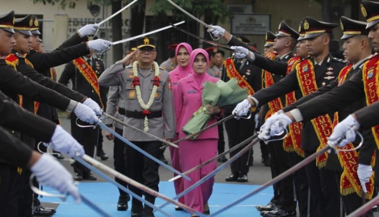 Sambut Kepemimpinan Baru, Polda Lampung Gelar Tradisi Penyambutan Untuk Kapolda Irjen Pol Helfi Assegaf