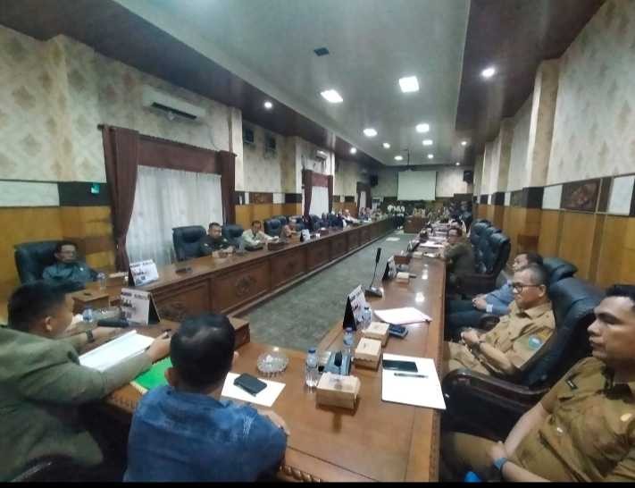 Keluhan Pedagang Pasar Disampaikan Dalam Forum Diskusi Bersama Anggota DPRD dan Pihak Perumda Pasar OKU