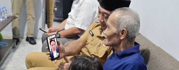 Wujud Nyata Kepedulian, Bupati Radityo Egi Siapkan Ruang Pemberdayaan Ekonomi Untuk Mbah Mujiran