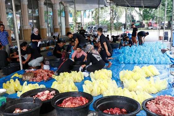150 Ton Daging Kurban PTPN IV PalmCo Mengalir ke Pelosok Negeri