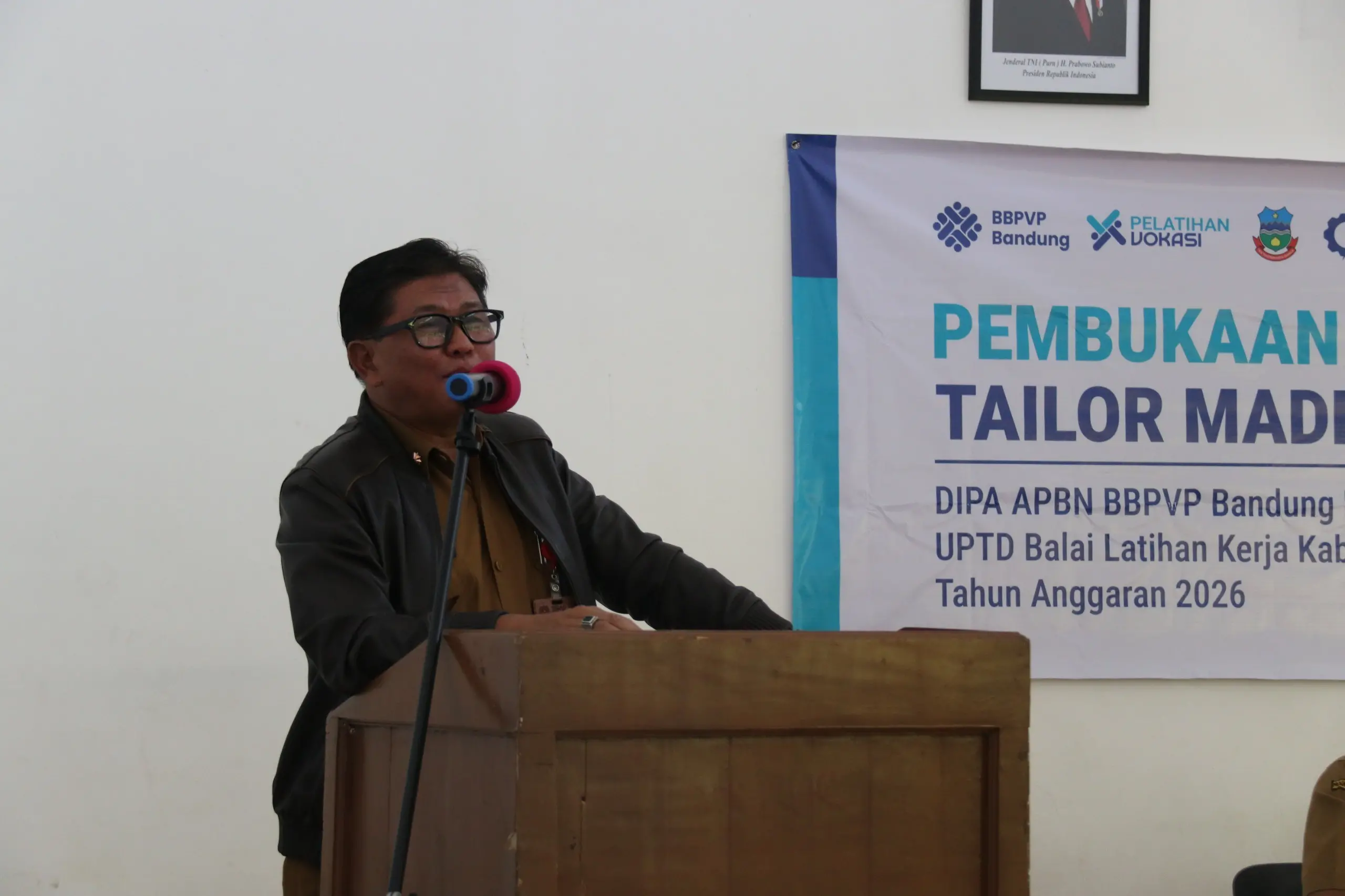 Disnakertrans Garut Buka Pelatihan Penjahit Upper Sepatu Gandeng BBPVP dan Industri Besar