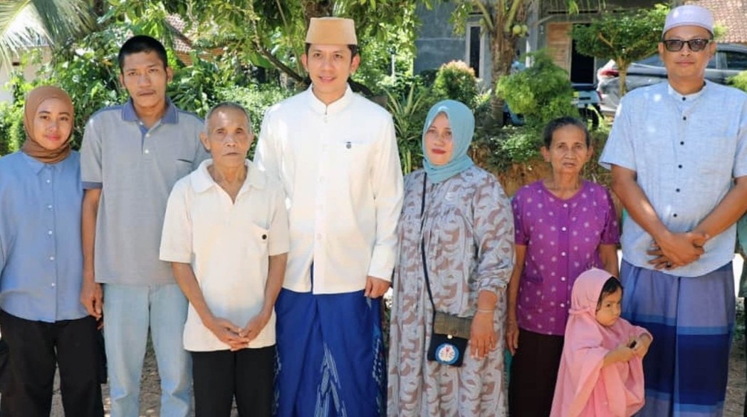 Dimomen Idhul Adha, Bupati Radityo Egi Sambangi Kediaman Mbah Mujiran