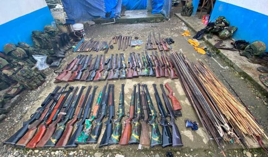 TNI Sita Puluhan Senjata Kelompok OPM Pimpinan Kopi Tua Heluka yang Kabur Lewat Sungai Dogoel