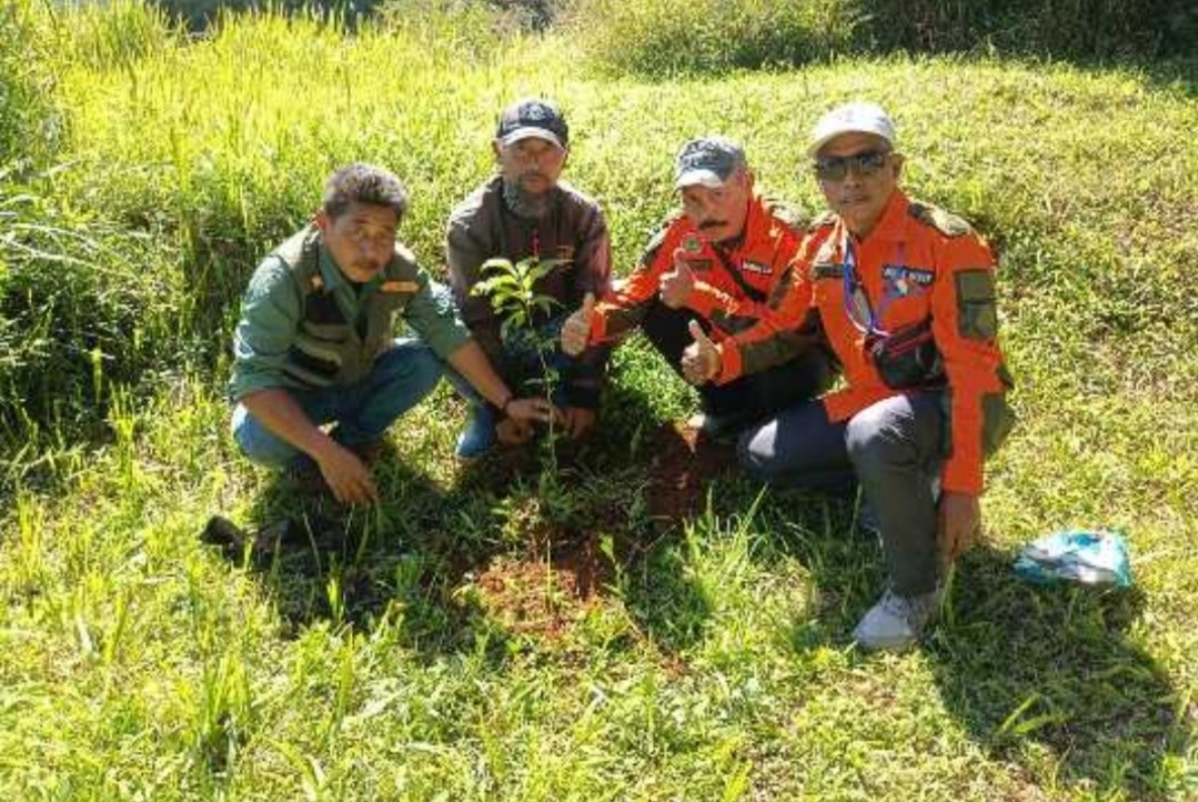 Aksi Penanaman Pohon di Cikajang Dukung Mitigasi Bencana dan Konservasi Alam